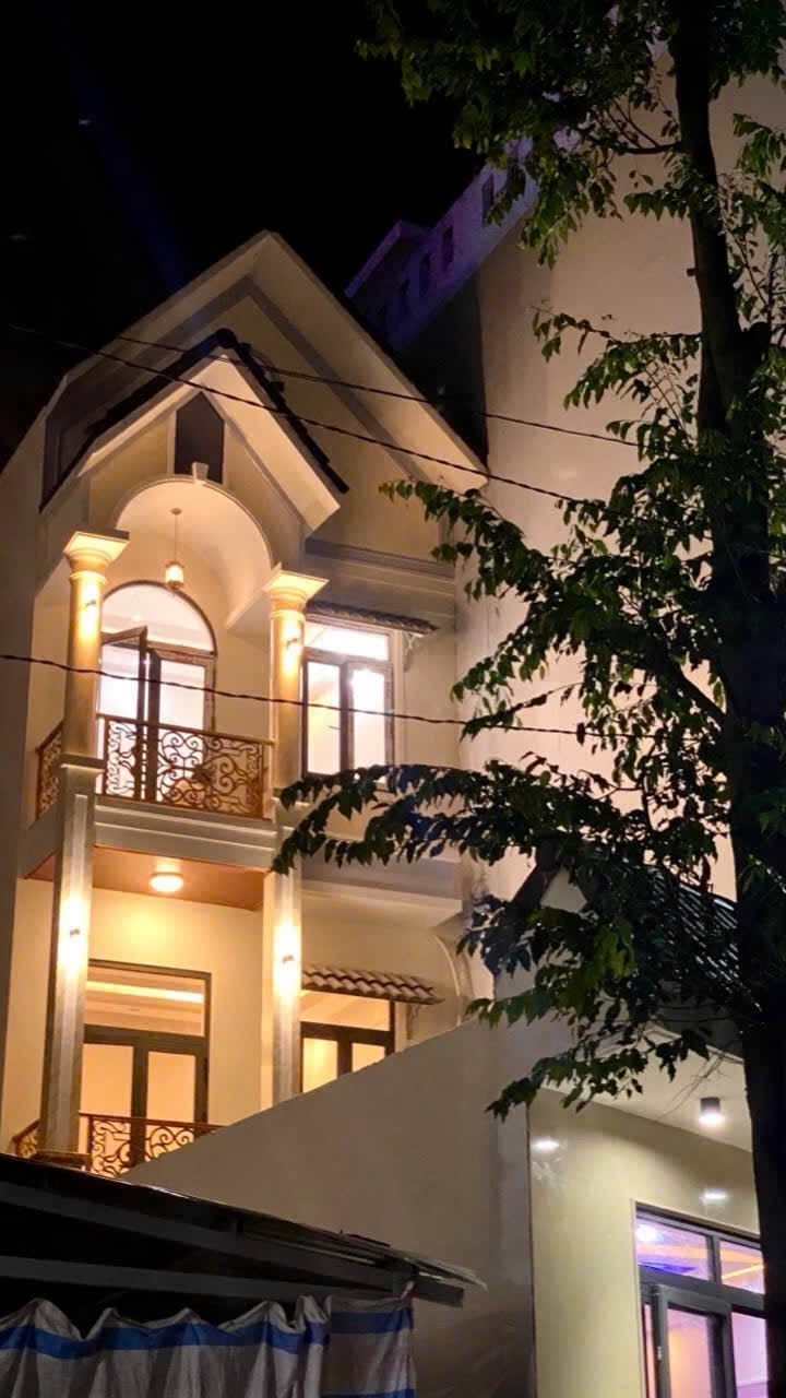 🏠 Nhà 3 tầng sang trọng – Chú Hiếu, KDC Diệu Hiền, TP. Cần Thơ